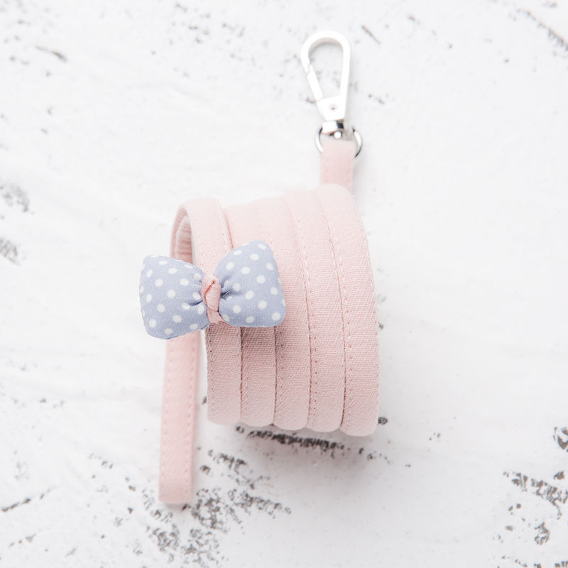 อุปกรณ์สำหรับสัตว์เลี้ยง จุดน่ารัก Cat Harness Bow Tie สัตว์เลี้ยงปรับได้สายรัดด้านหลัง Traction Cotton Cat Dog Harness Leash Set