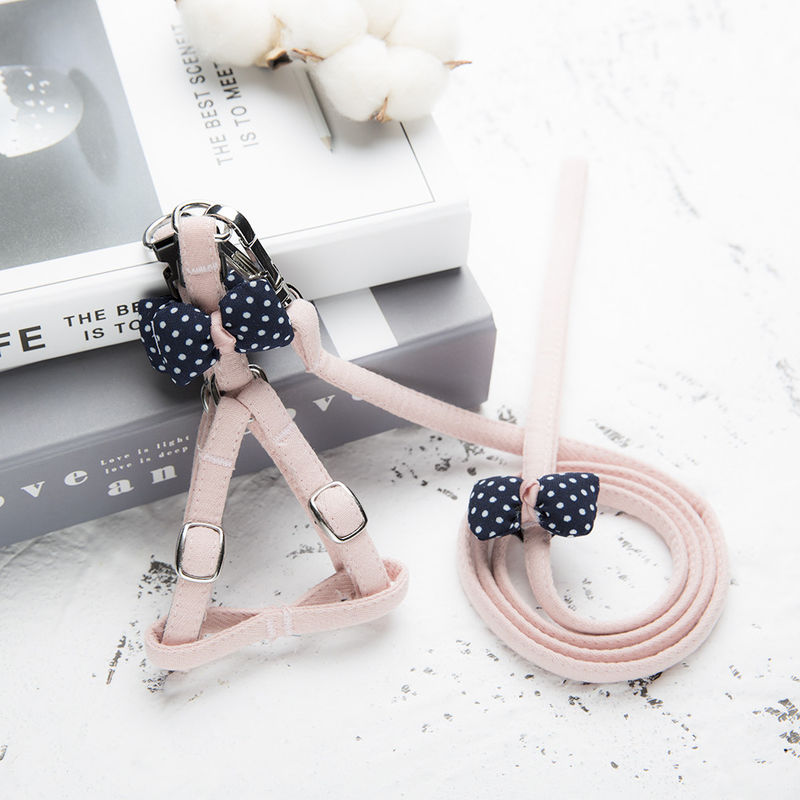 อุปกรณ์สำหรับสัตว์เลี้ยง จุดน่ารัก Cat Harness Bow Tie สัตว์เลี้ยงปรับได้สายรัดด้านหลัง Traction Cotton Cat Dog Harness Leash Set