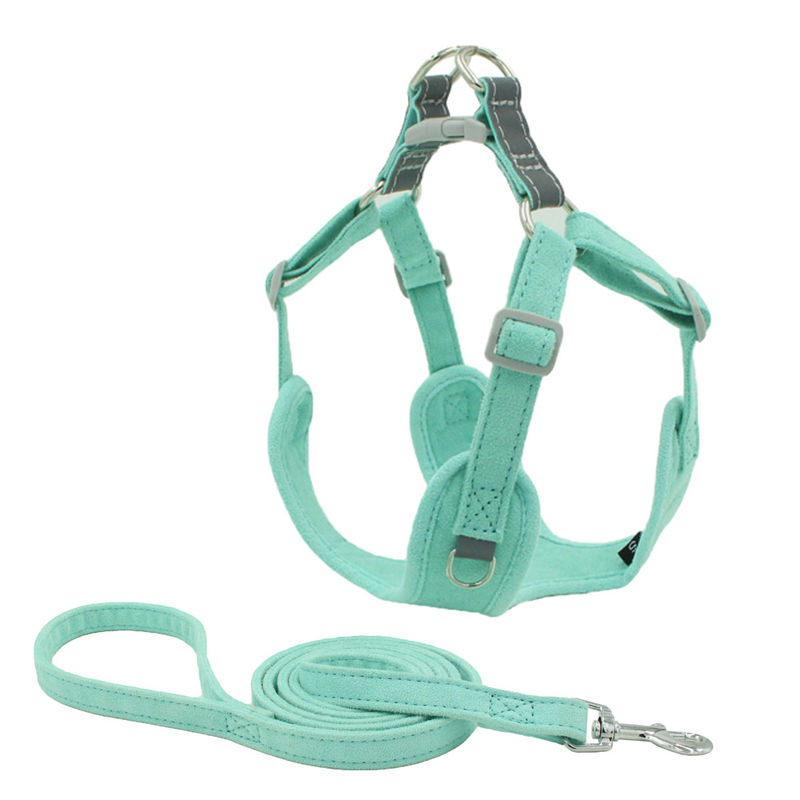 Suede Reflective Dog And Leash Kit ชุดลากจูงสุนัขสายรัดสุนัขป้องกันการระเบิดชุดเสื้อกั๊ก Harness