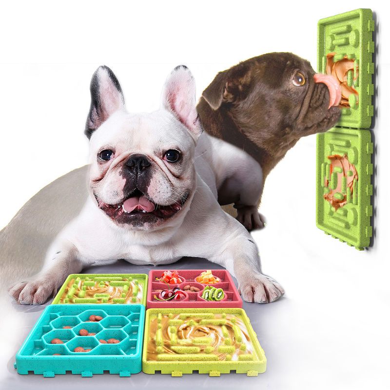 4 In 1 Silicone Fun Interactive เครื่องจ่ายน้ำและอาหารสำหรับสัตว์เลี้ยงแบบช้า สุนัข ชามอาหาร Lick Mat